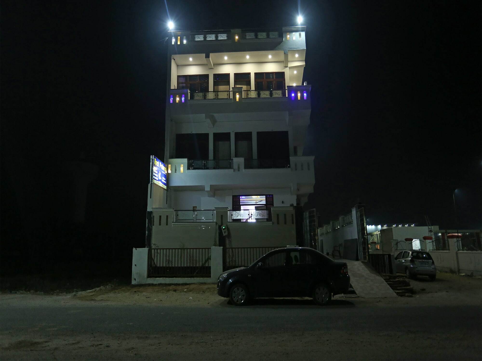 Hotel Rest Palace Агра Екстериор снимка