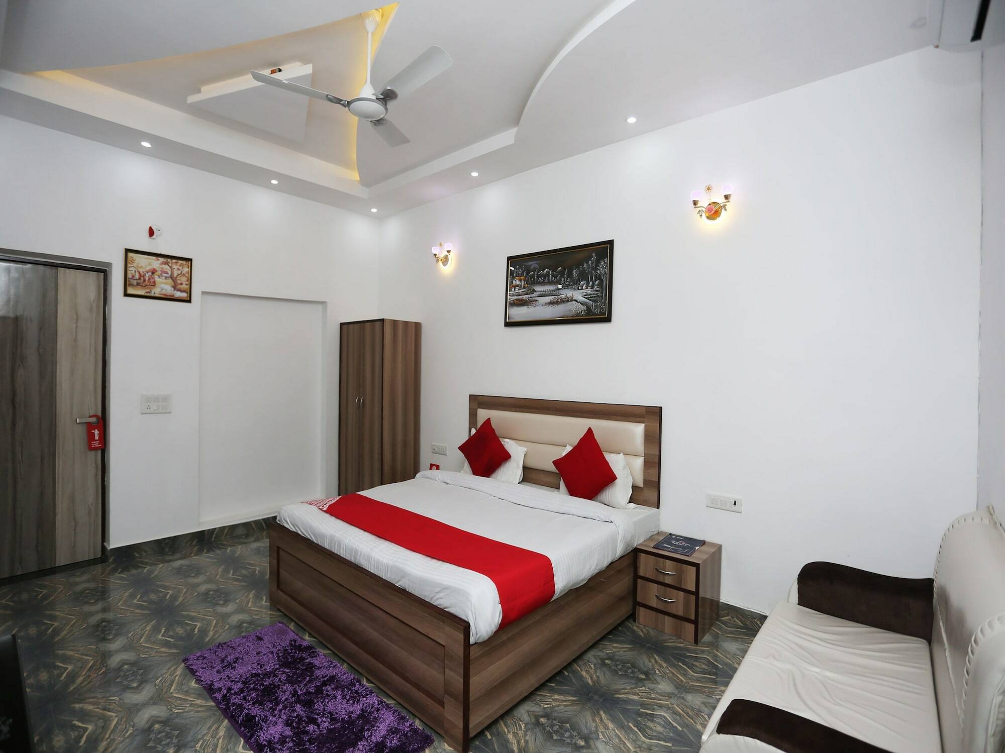 Hotel Rest Palace Агра Екстериор снимка