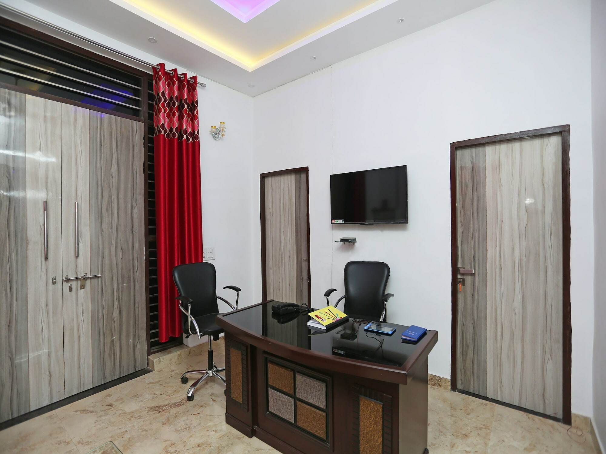 Hotel Rest Palace Агра Екстериор снимка