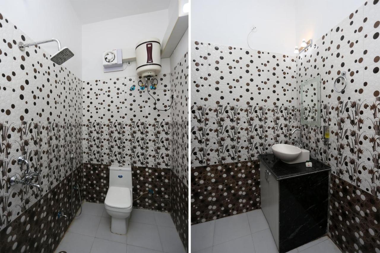 Hotel Rest Palace Агра Екстериор снимка