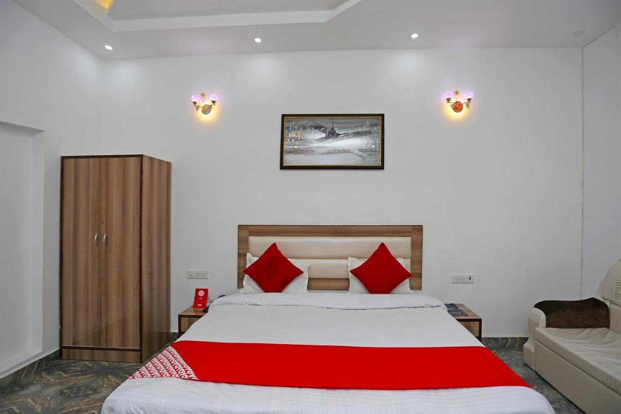 Hotel Rest Palace Агра Екстериор снимка