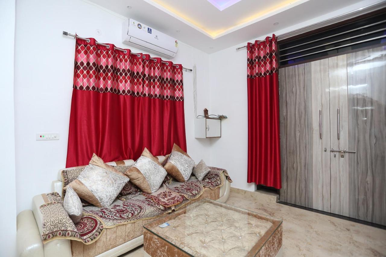 Hotel Rest Palace Агра Екстериор снимка