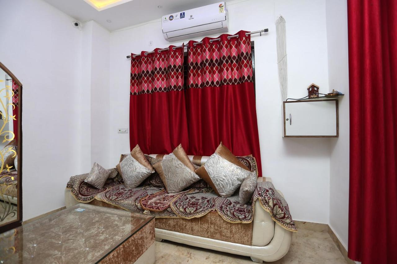Hotel Rest Palace Агра Екстериор снимка