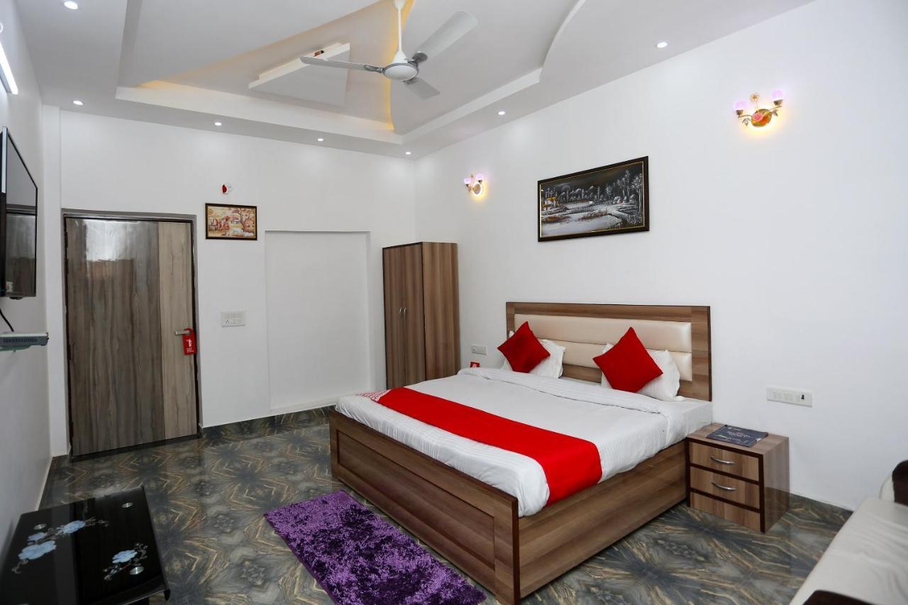 Hotel Rest Palace Агра Екстериор снимка